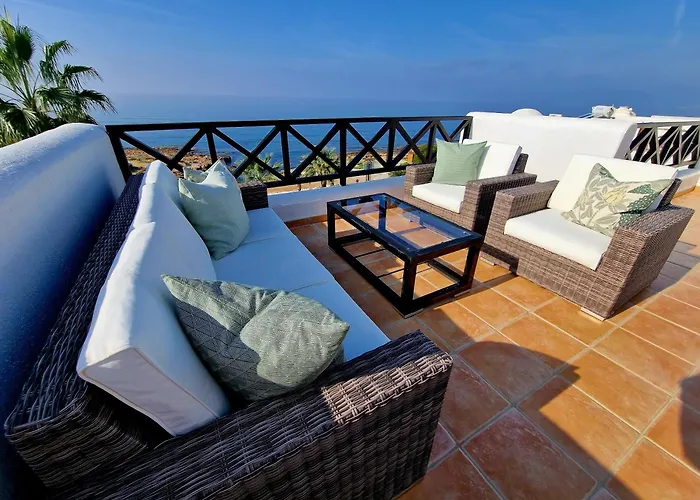 Celine Villa Klorakas